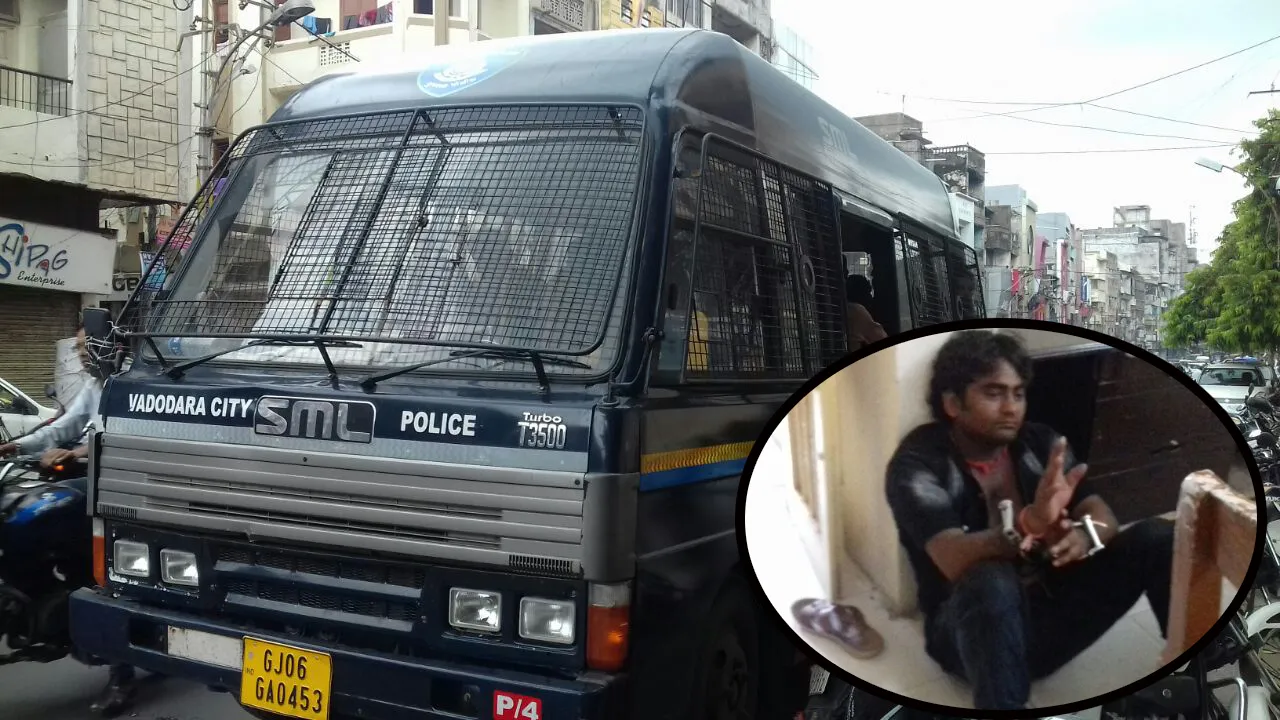Police caught under trial for taking mobile inside the jail