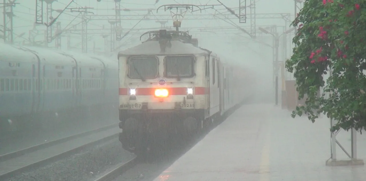 Heavy rainfall & water logging in Gujarat affects railway traffic