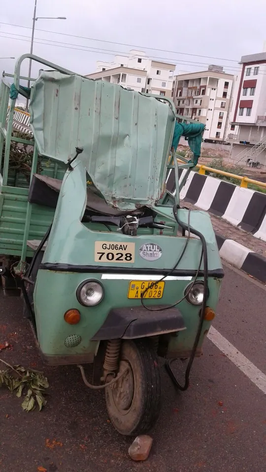 No ambulance to shift the dead body of youth died in accident