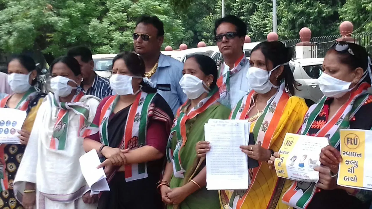 Vadodara Mahila Cogress memorandum to collector