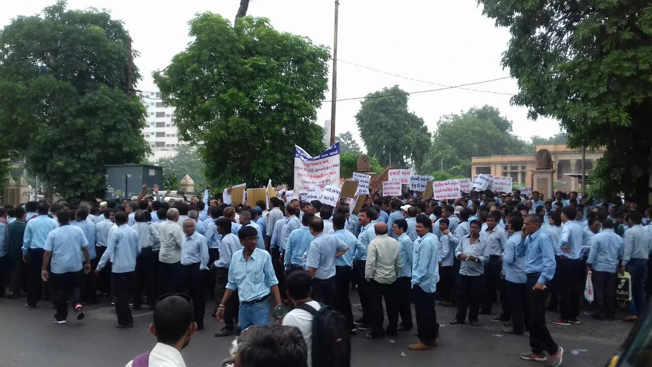 GUVNL employees rally in Vadodara
