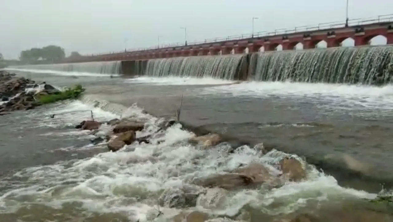 Water released from Ajwa lake