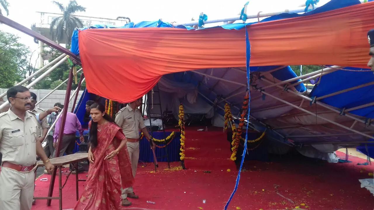 Farskhana fell down after the home minister left the spot