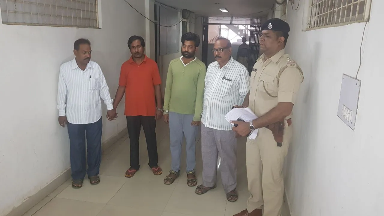 Navapura police arrested two for cheating people tune in crores