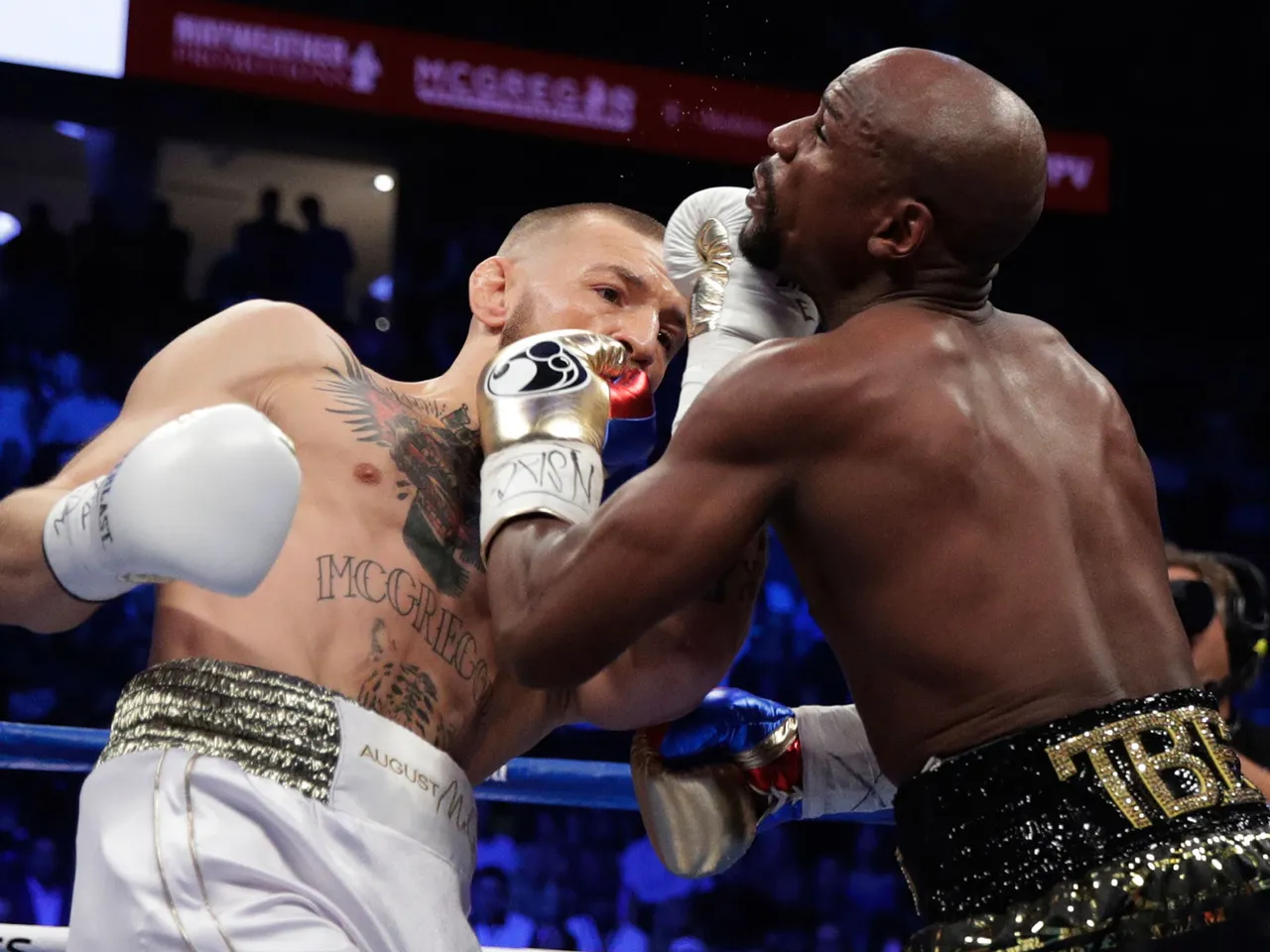 Undefeated Floyd Mayweather wins fight against Conor Mcgregor
