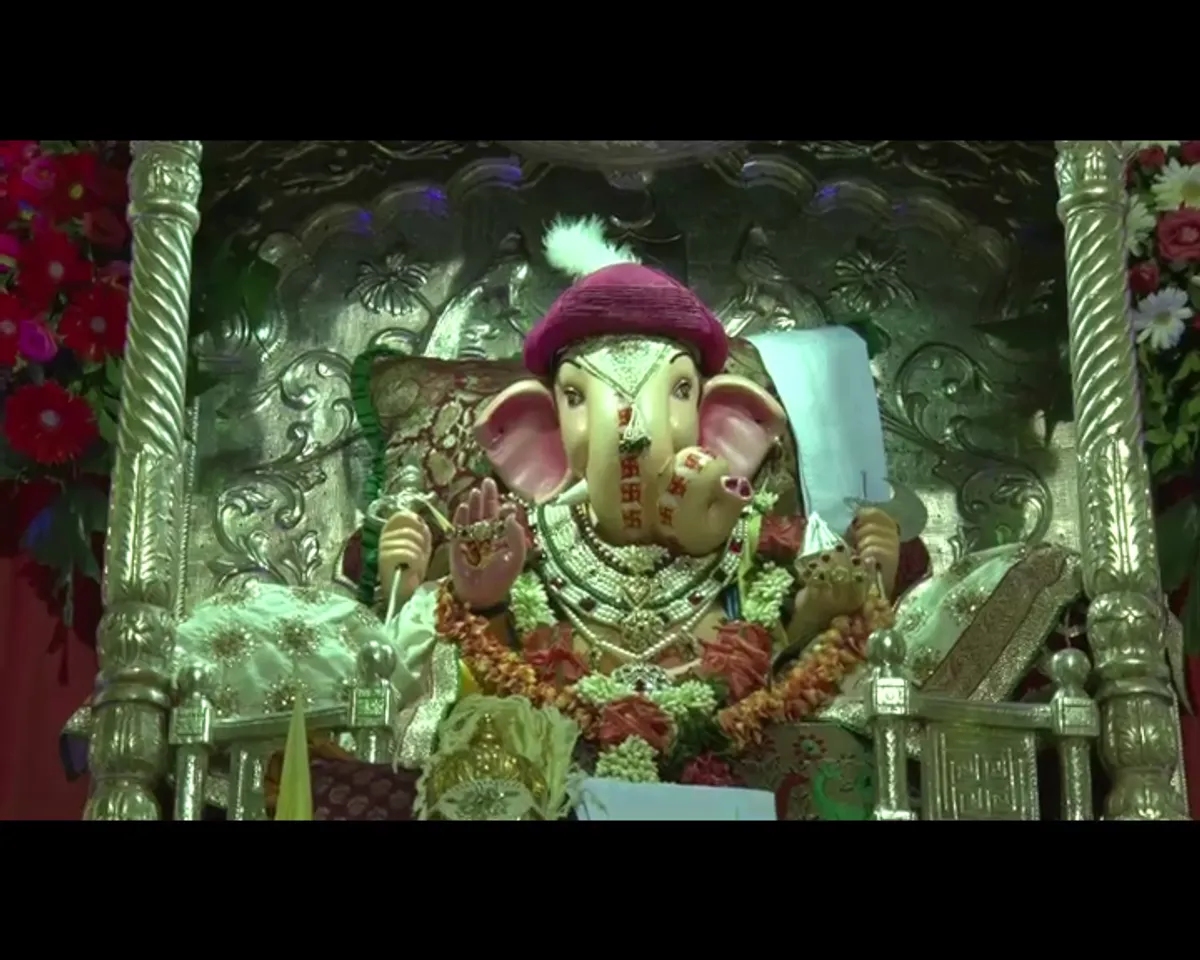 Devotees visit Aashirwad Ganpati in Vadodara