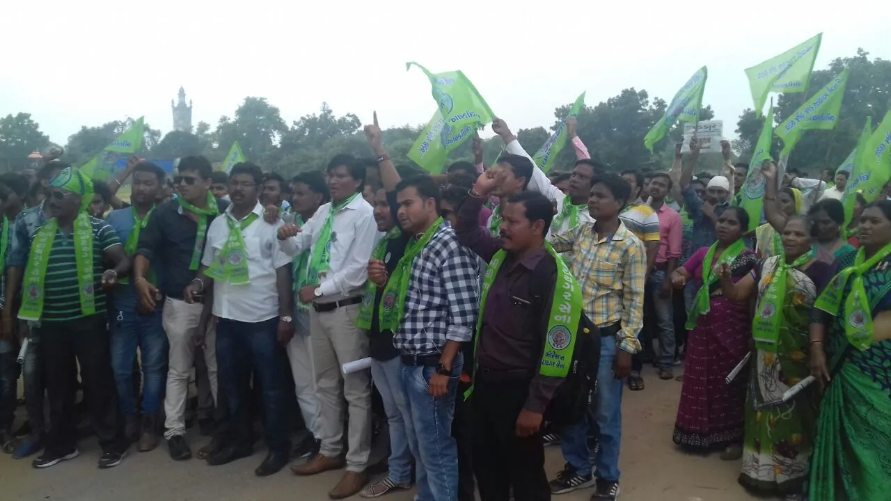 Bhilistan Tiger Sena agitate against the police for partiality