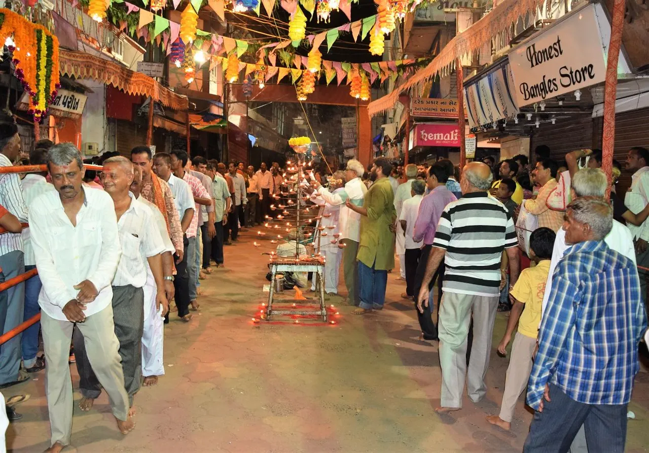 Only male Garba a years old tradition in Vadodara