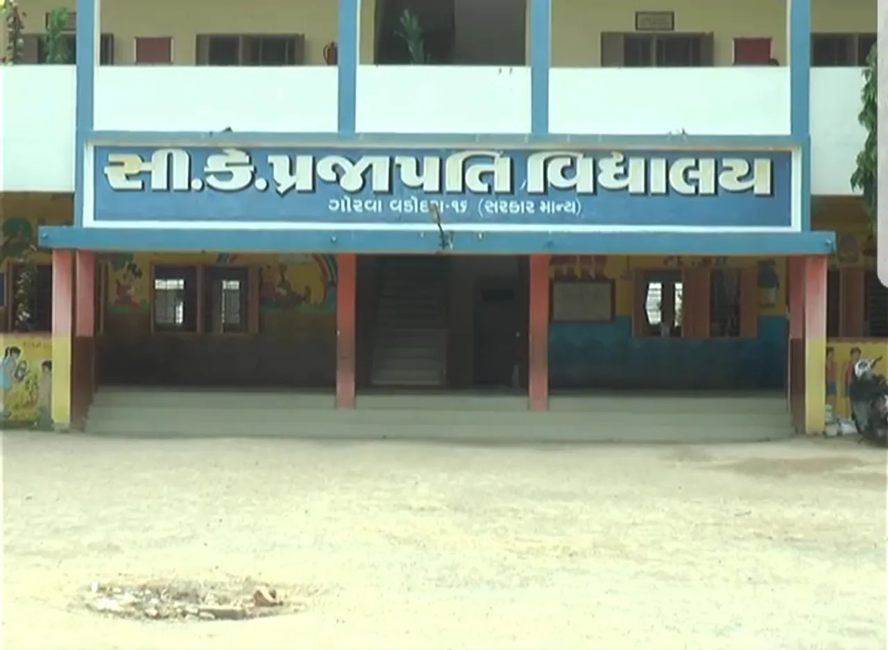 Teacher threaten student for removing her shirt