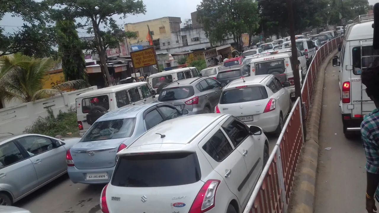 Heavy traffic jam at Dabhoi after PM programme