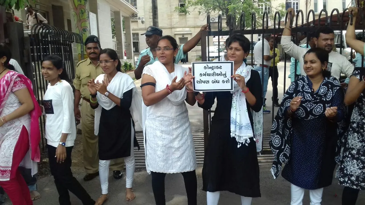 Garba in protest by the NHM employees
