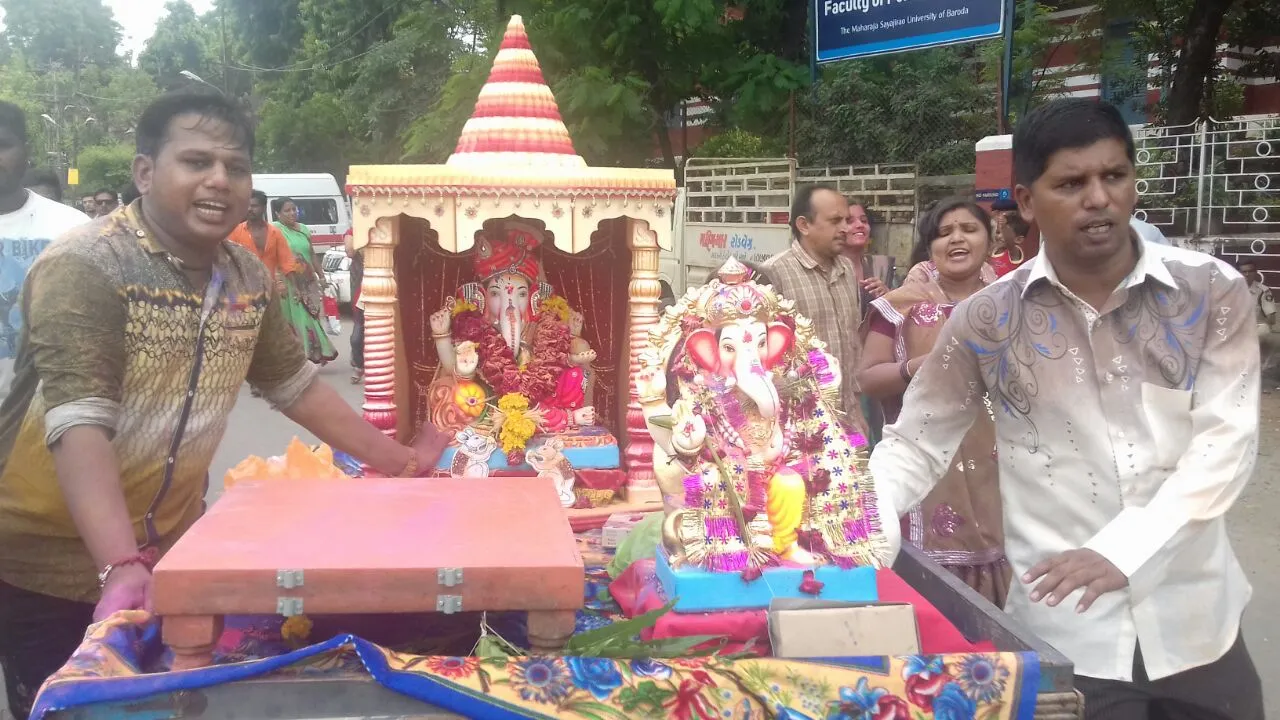 Vadodara in festive mood during Visarjan
