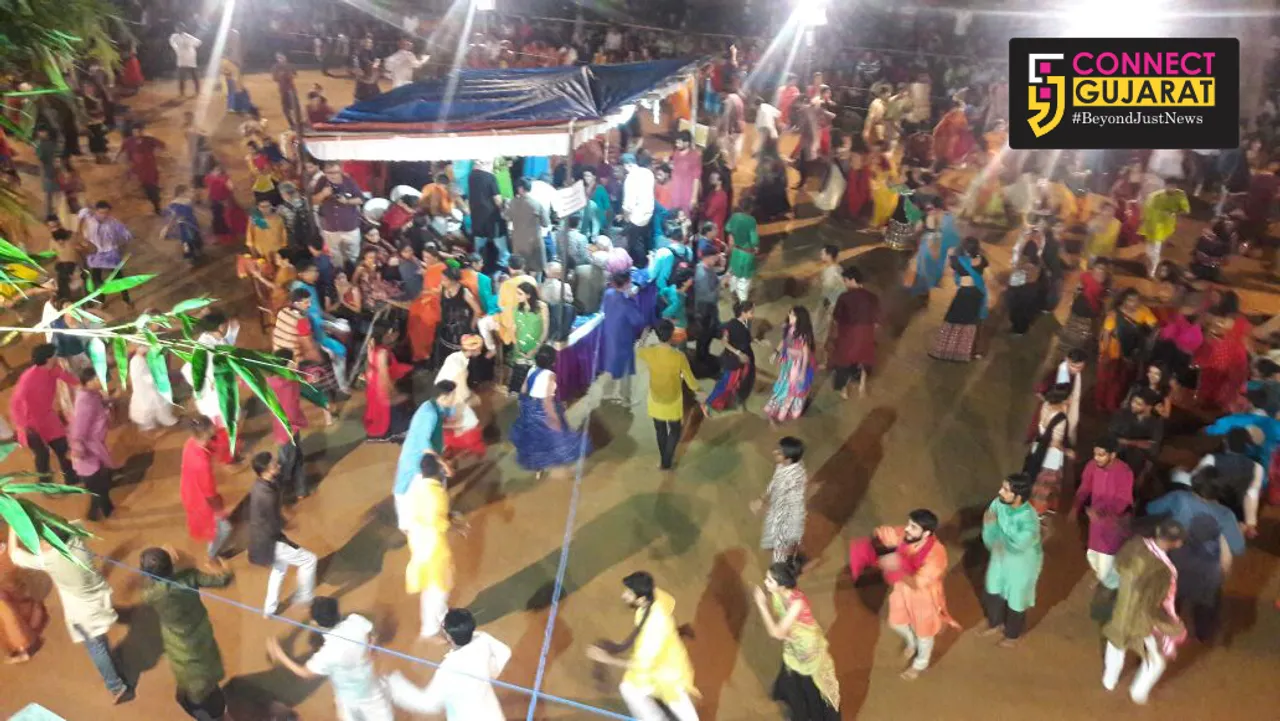 Unique and traditional Vadodara’s Fine Arts Garba