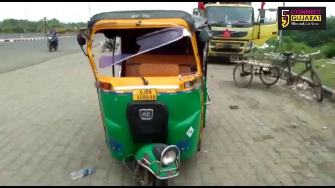15 injured after bus turned turtle near Tarsali bridge in Vadodara