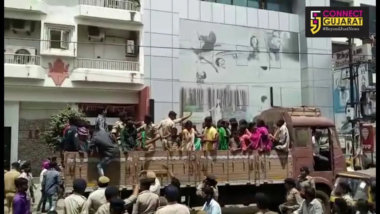 Girls thrash Drunkard youths after harassment backfires