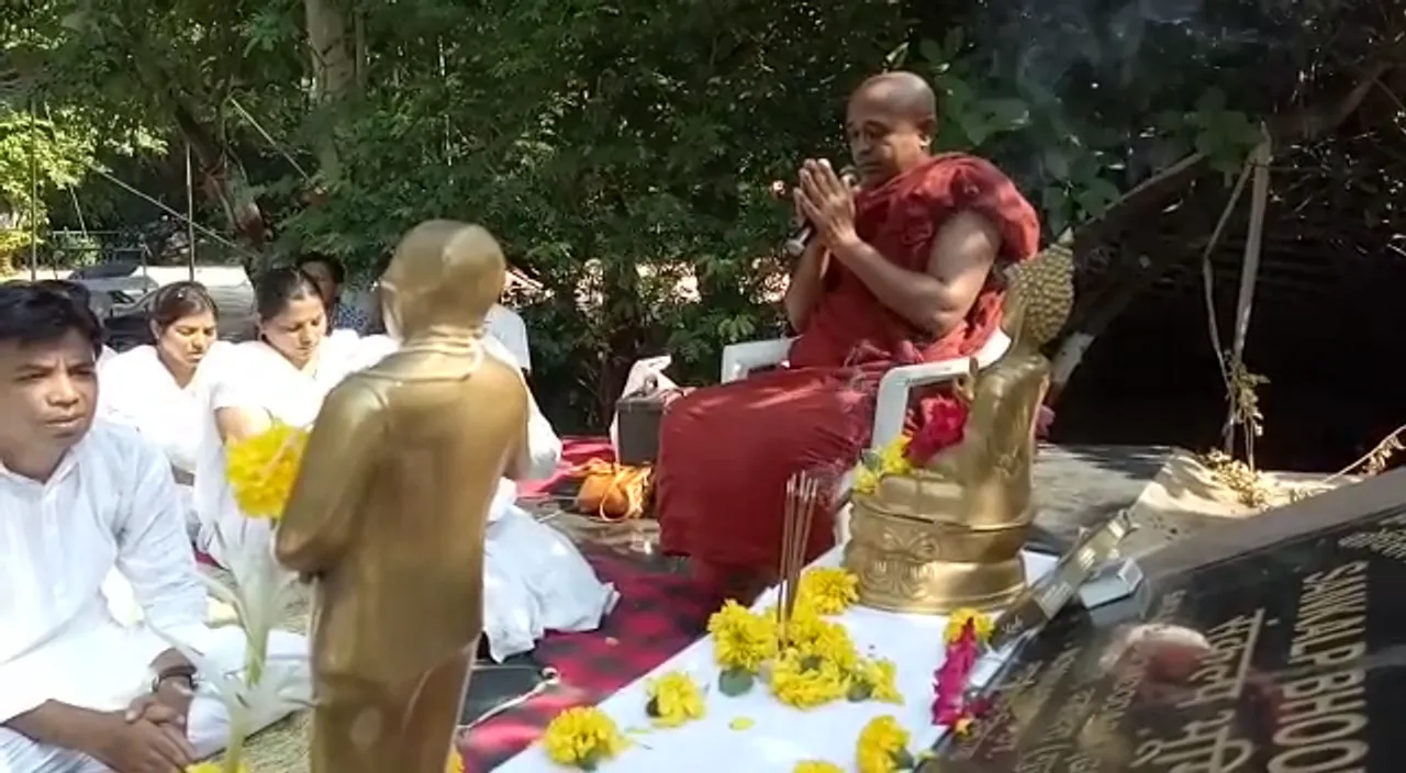 100 people change to Buddhism in Vadodara