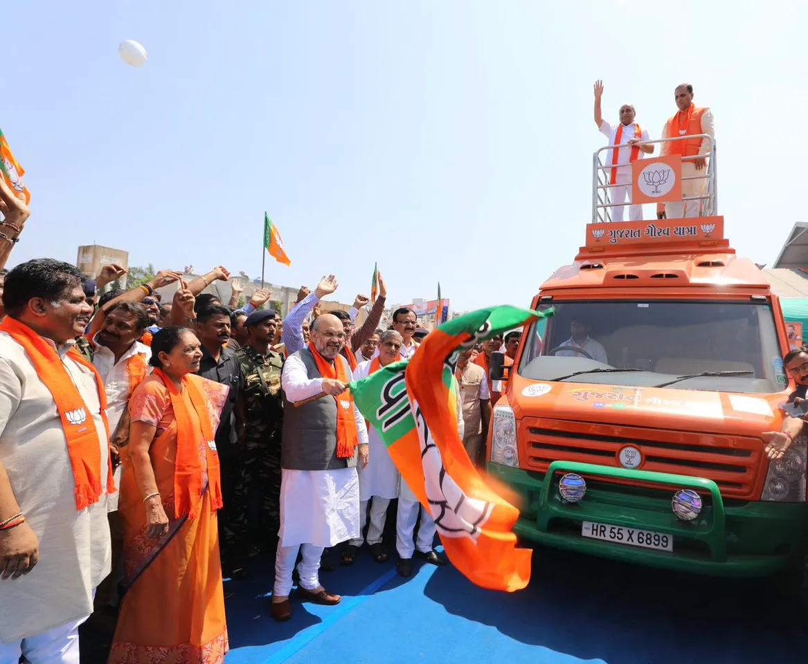 Shah flagged off "Gujarat Gaurav Yatra" from Karamsad, Gujarat