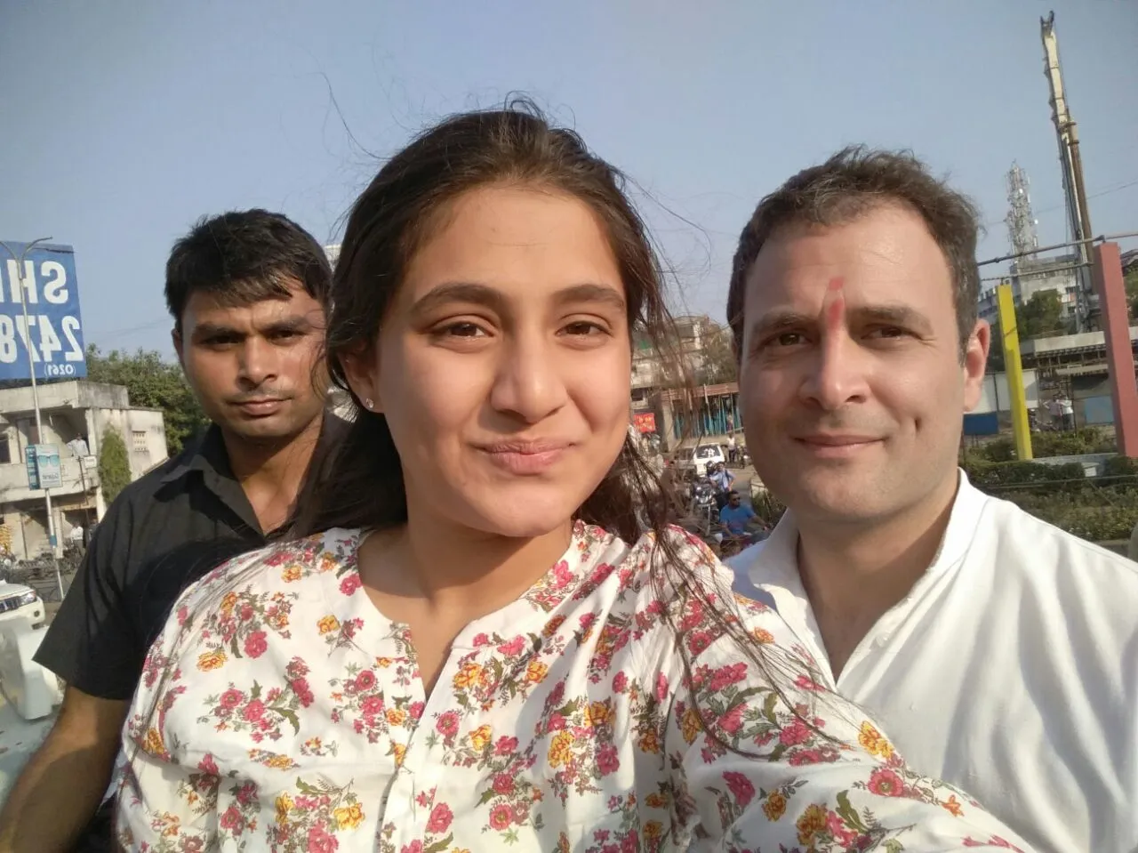 10th standard student clicks selfie with Rahul Gandhi after he gives flying kiss to her