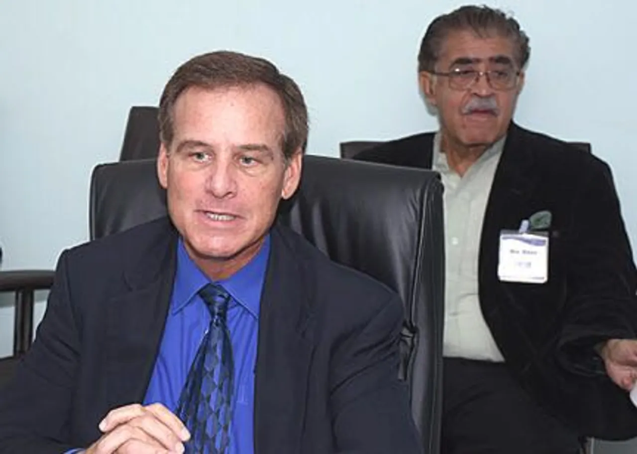 Global leadership guru Randy Slechta delivers leadership session in Vadodara