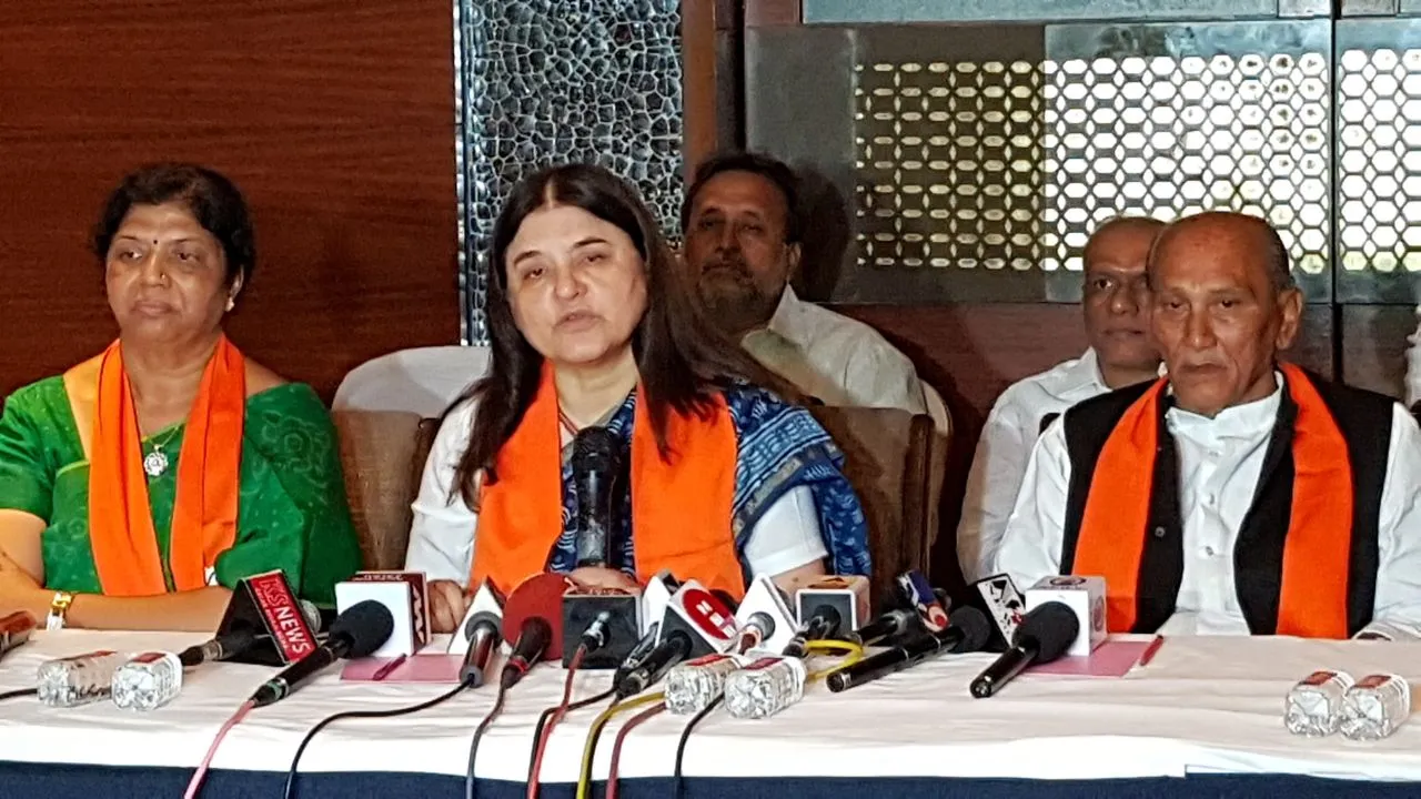 I strongly condemn the molestation of Zaira Wasim: maneka Gandhi
