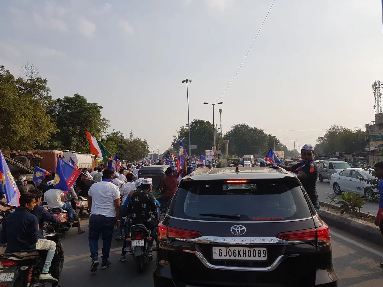 Warm welcome for Hardik Patel in Vadodara