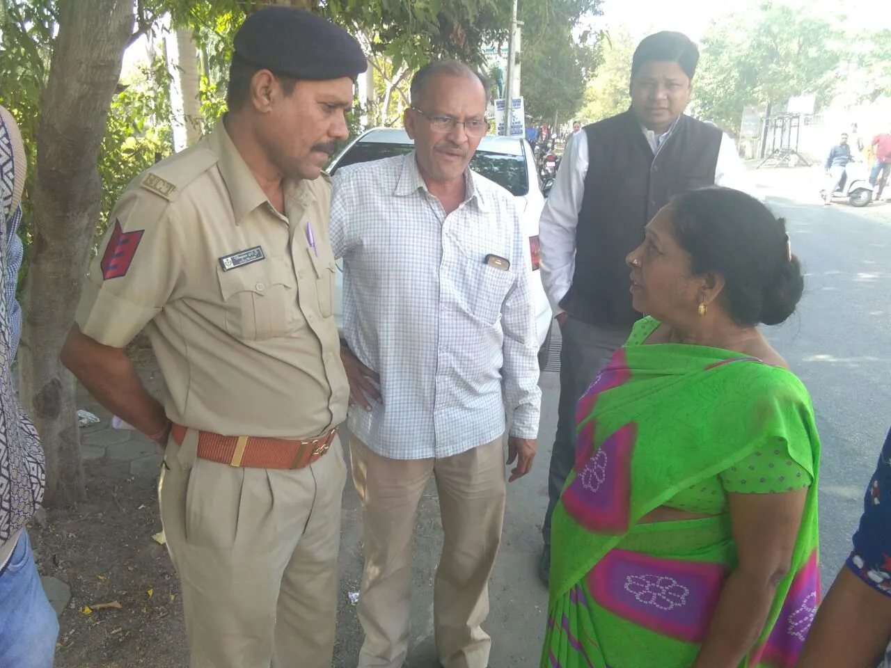 Bike borne youths terror in Vadodara more then six cases of chain snatching reported
