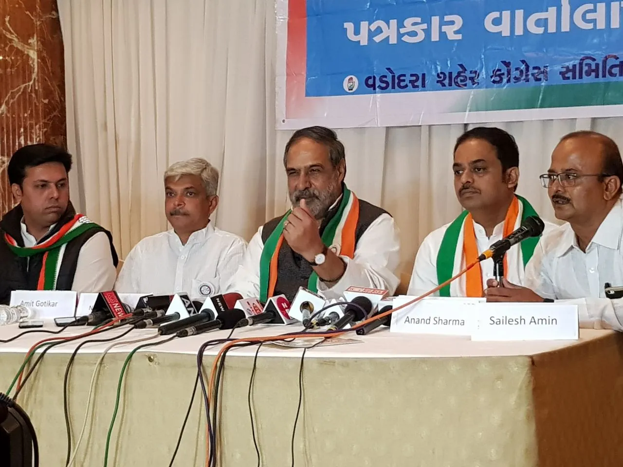 PM Narendra Modi must maintain the decorum of his post and don't use low level language in his speeches : Anand Sharma