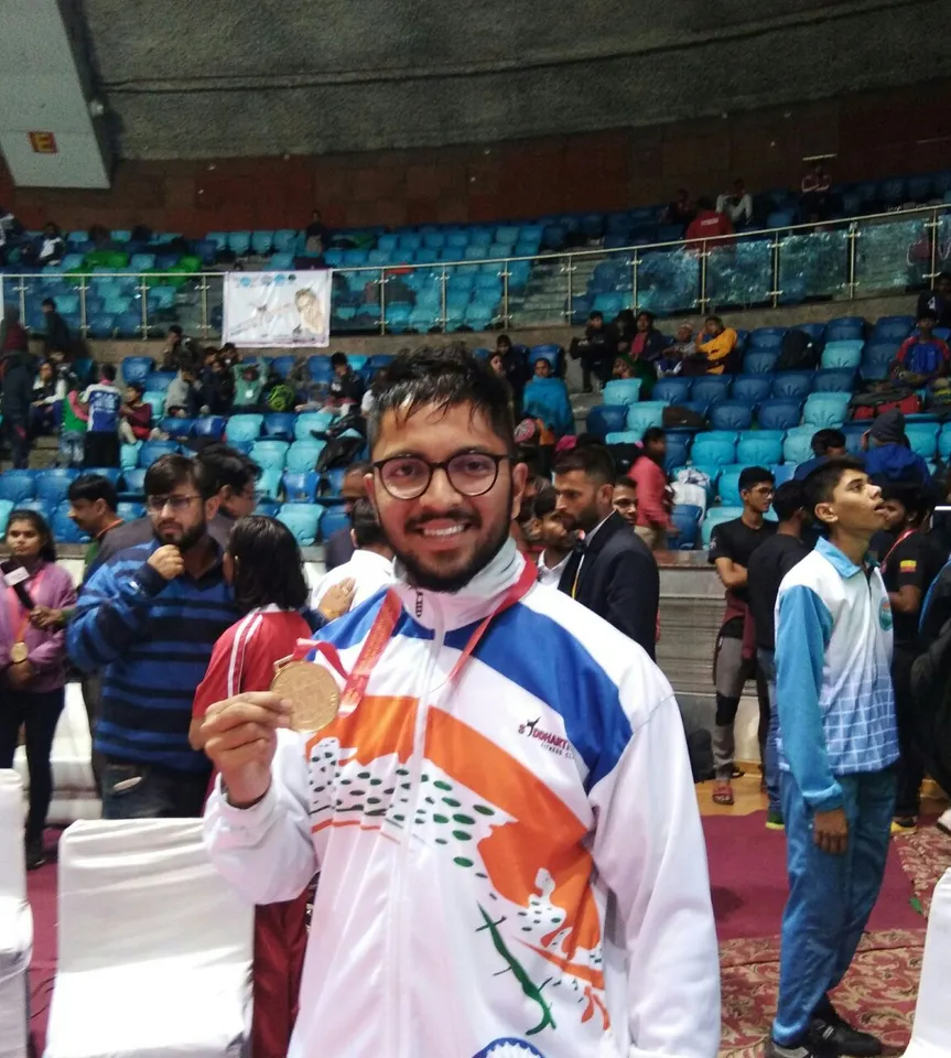 Vadodara city lad won gold medal in kick boxing tournament