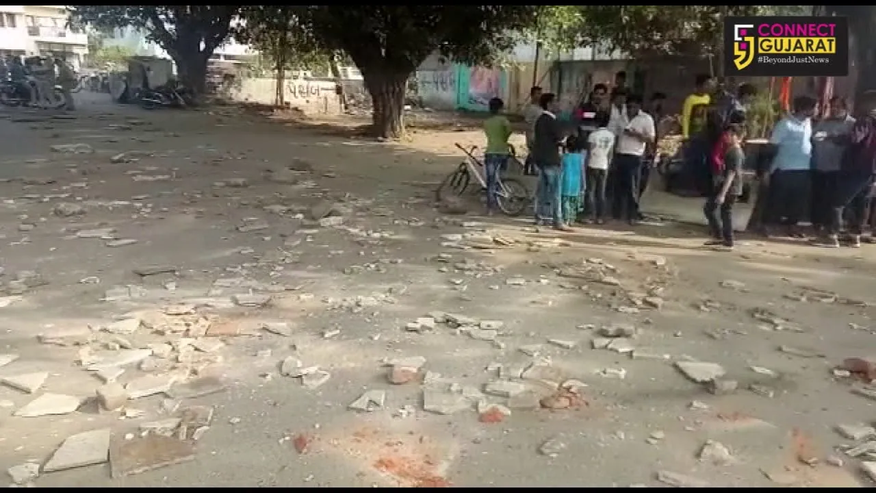 Unique protest against VMC team in Vadodara