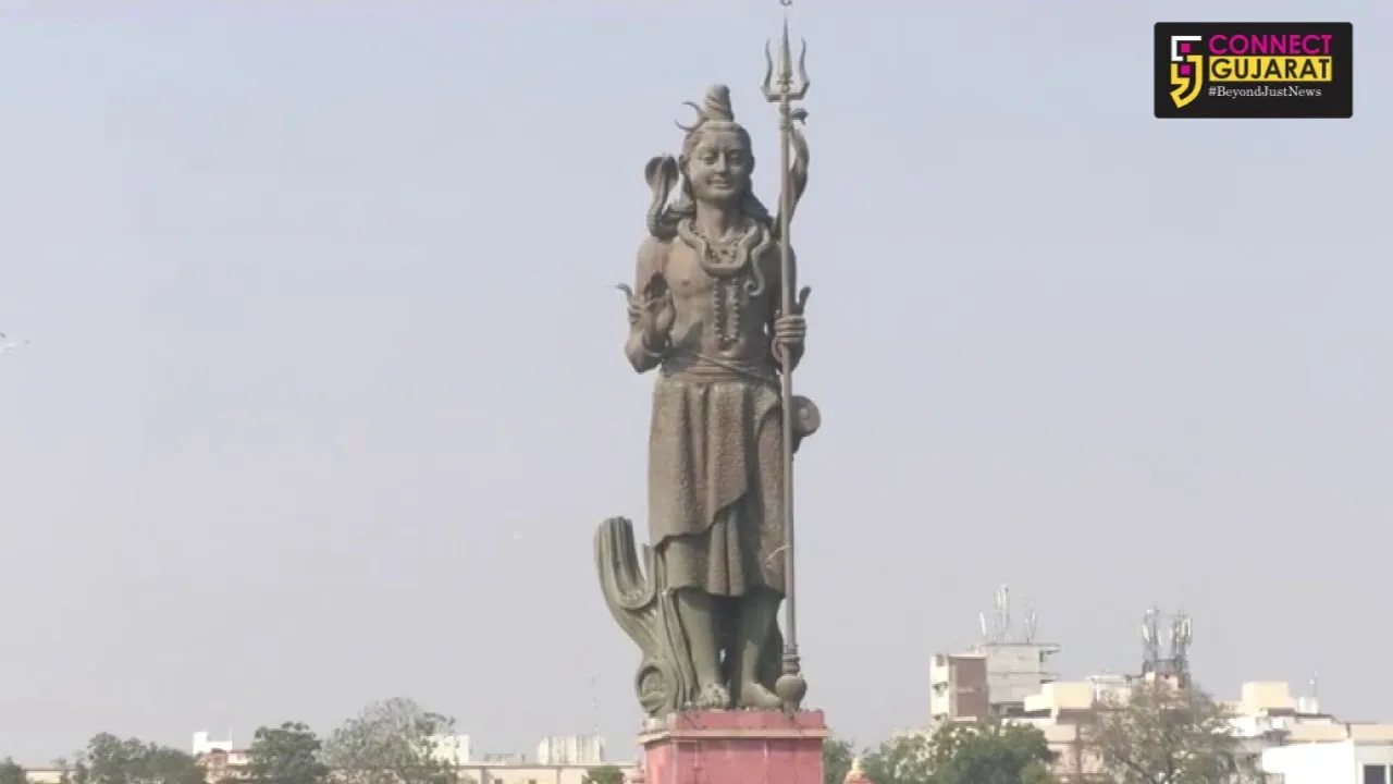 Congress questions Sursagar lakefront Development project