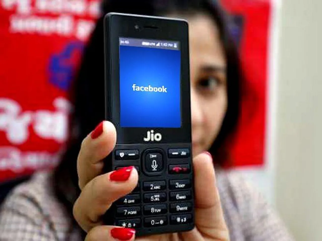 Facebook now available on Jio phone