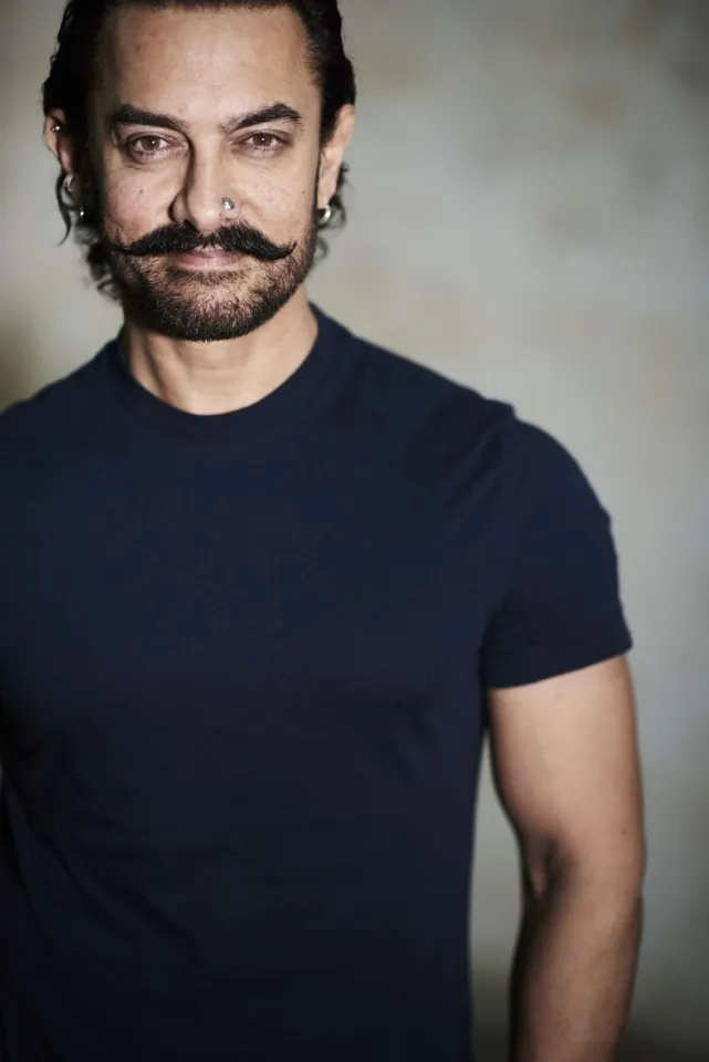 Aamir Khan celebrates Valentine's Day by listening to Pehla Nasha!