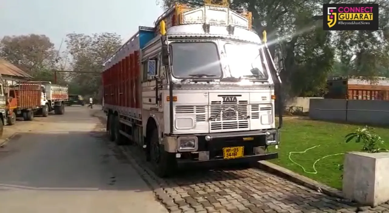 Karjan police caught liquor worth 37 lakhs