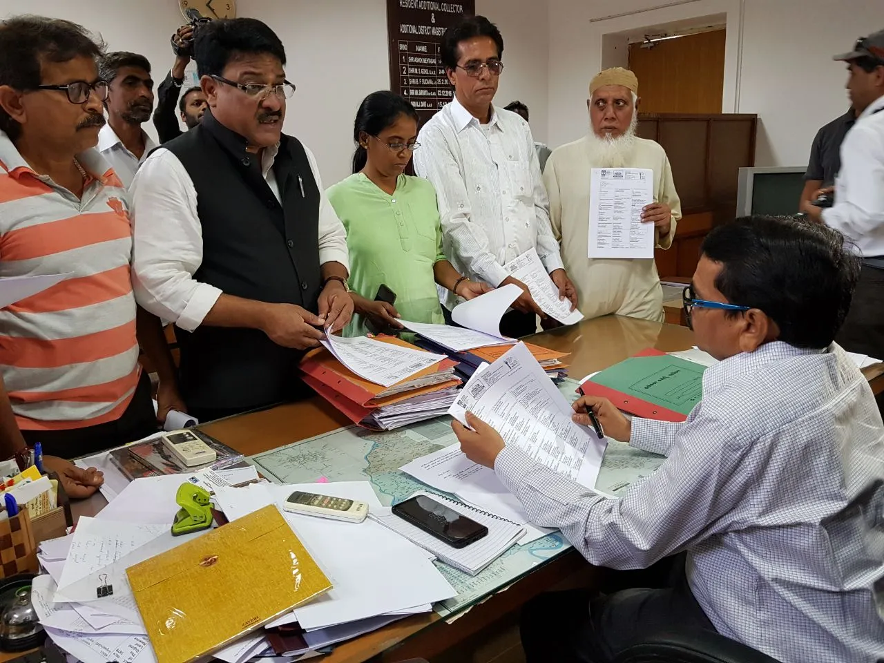 Memorandum to CM regarding corruption in handling solid waste management by VMC