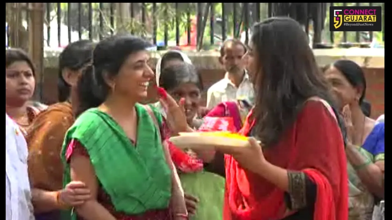 Hoonf Trust celebrate Holi with Blind people