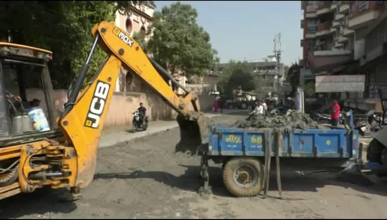 Negligence in transferring POP rubble from Sursagar Lake