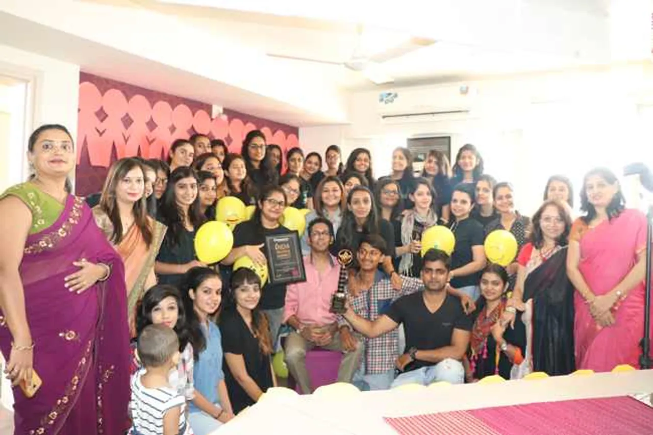 JD institute of fashion Technology, Vadodara received prestigious education award