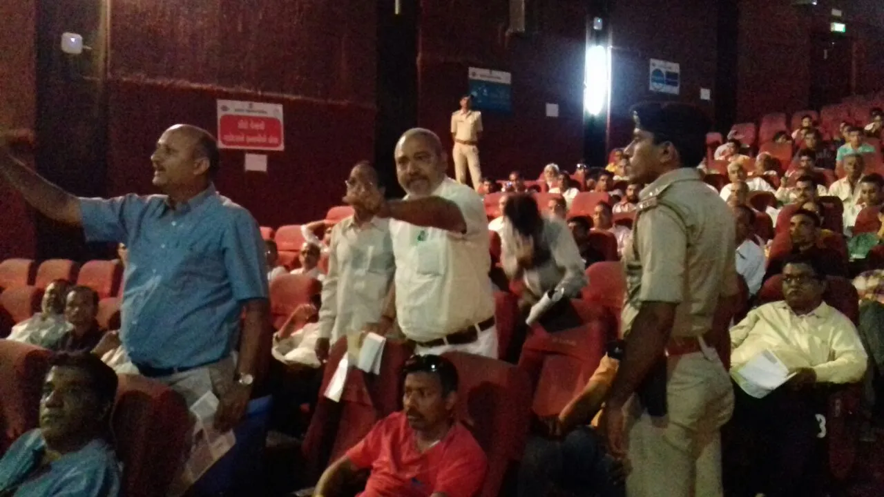 Farmers aggressively protest in NHSRC stockholders meeting in Vadodara