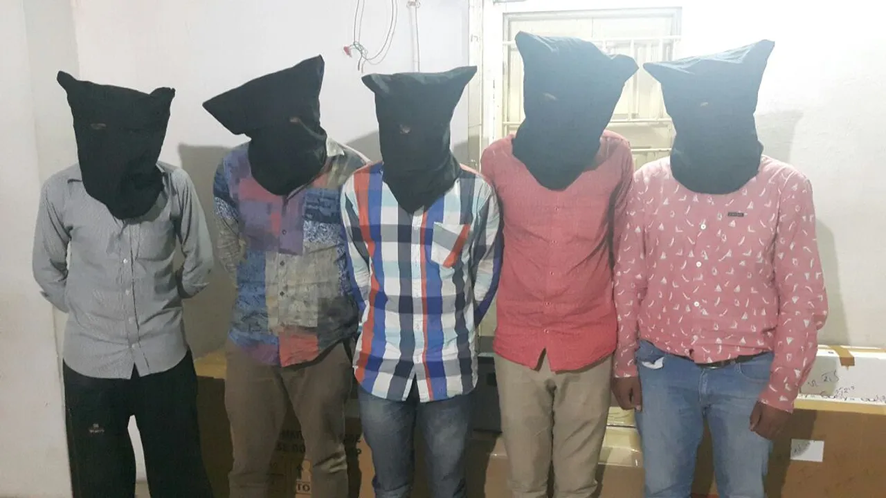 Vadodara PCB team busted a gang cheating people by selling off duplicate assembled LED Tv sets