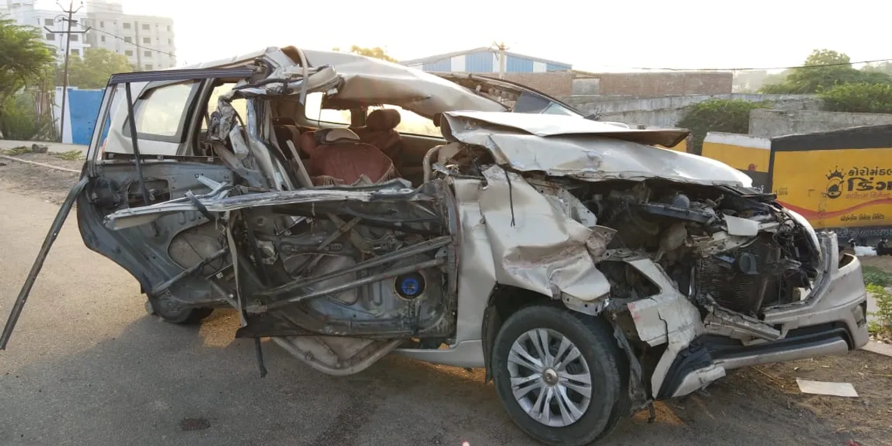 Mother son died in a freak accident on NH 8 near Kapurai bridge
