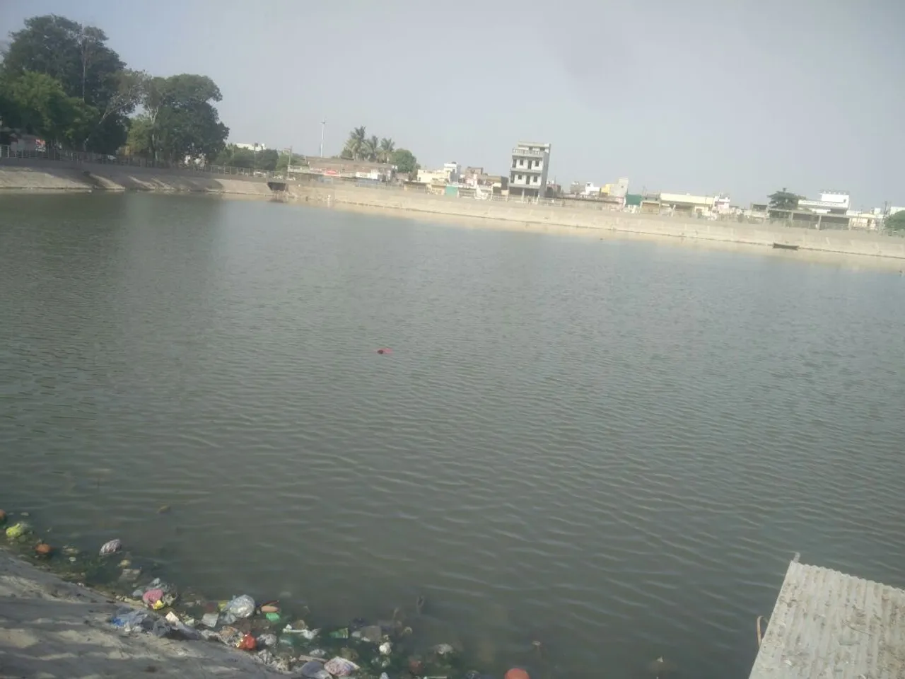 Youth commits suicide in Vadodara