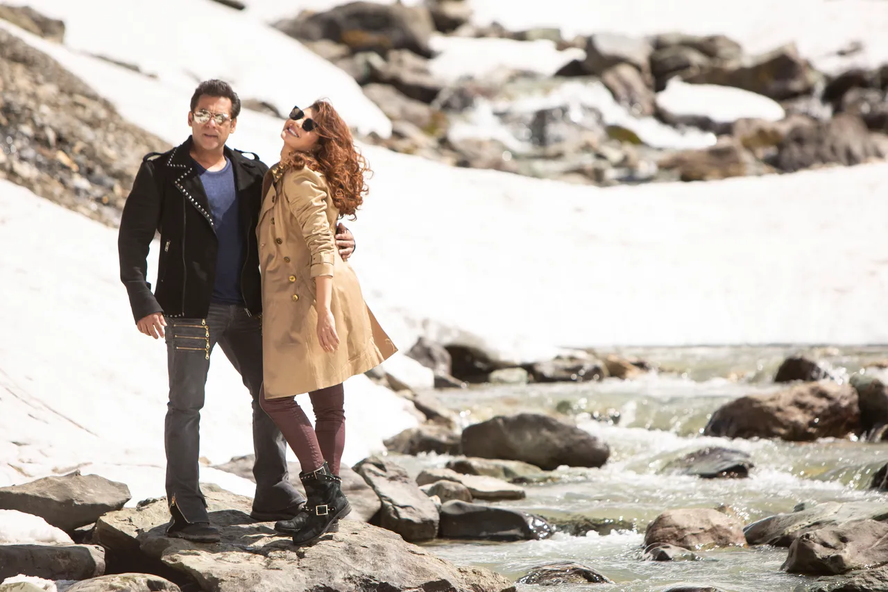 Atif Aslam and Ilulia add soul to lyricist Salman's Selfish song from Race 3