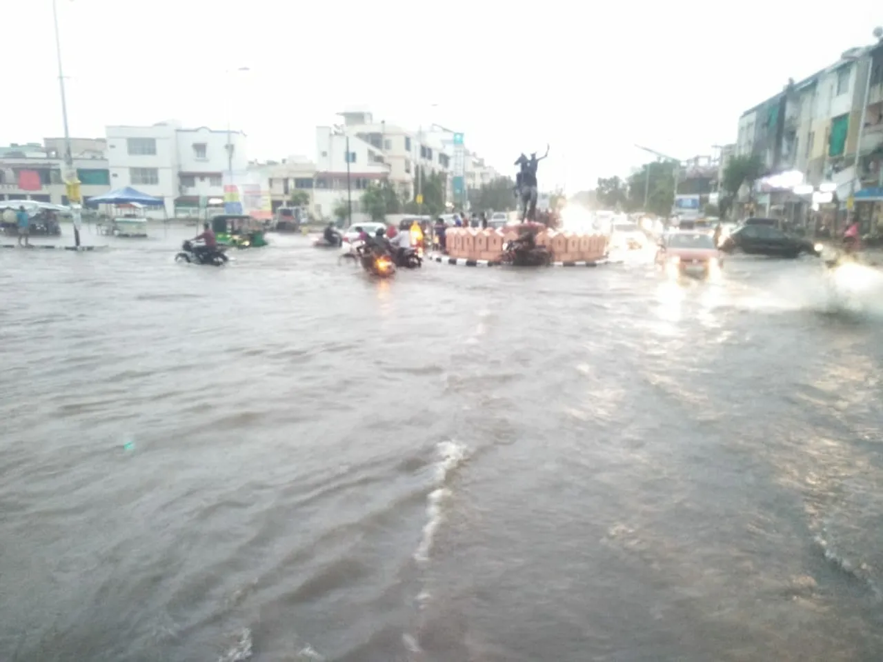 Heavy rain fall in Vadodara, many schools to declare holiday