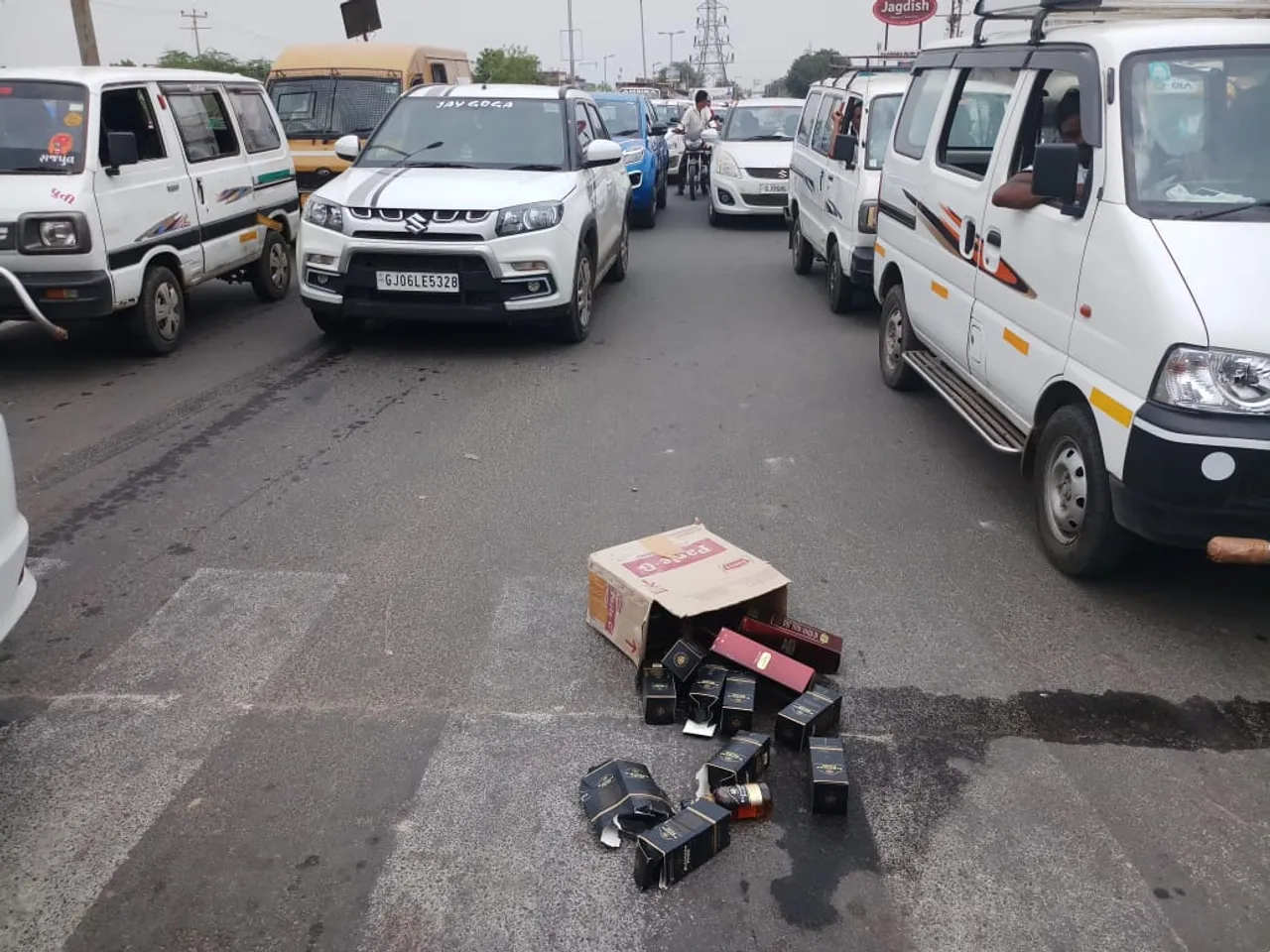 People looted liquor bottles spread on road in Vadodara
