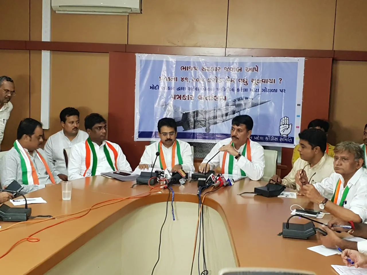Rajiv Satav attacked BJP for helping industrial friends in Rafael fighter deal