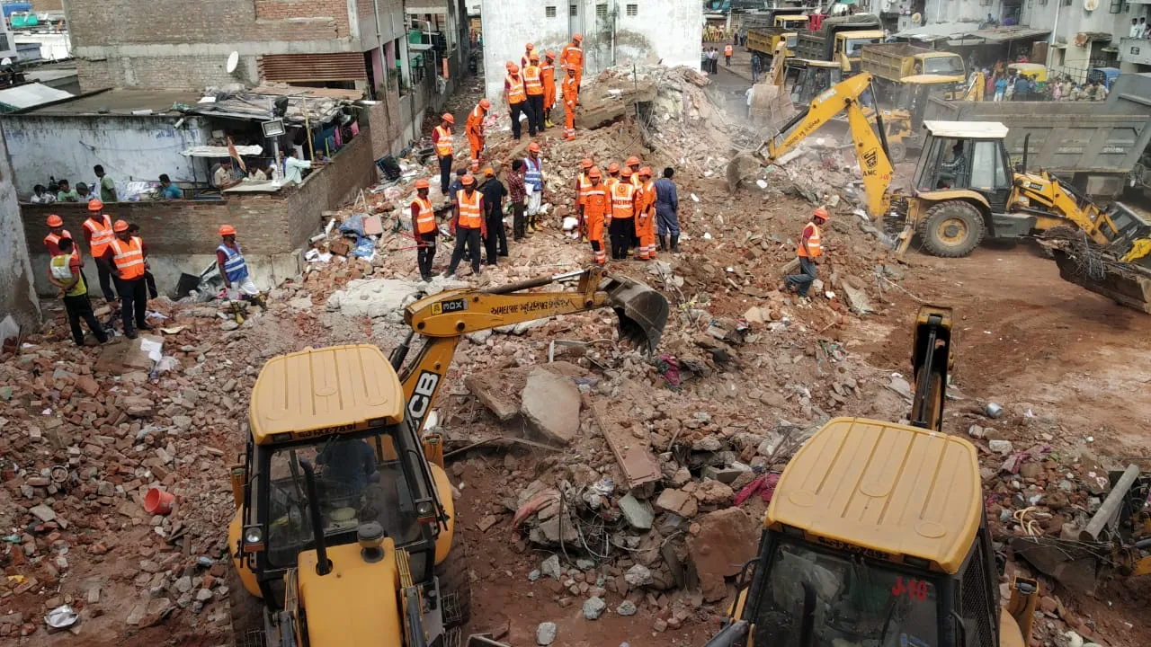 NDRF used high-tech rescue equipment in the building collapse incident in Ahmedabad