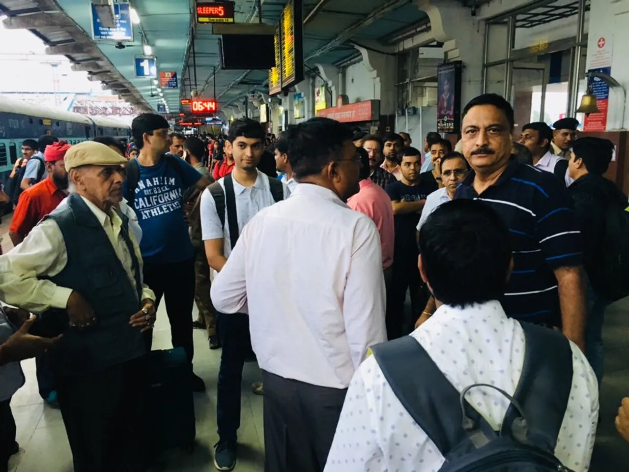 25 passengers at Vadodara station missed their train due to the change in the train timings