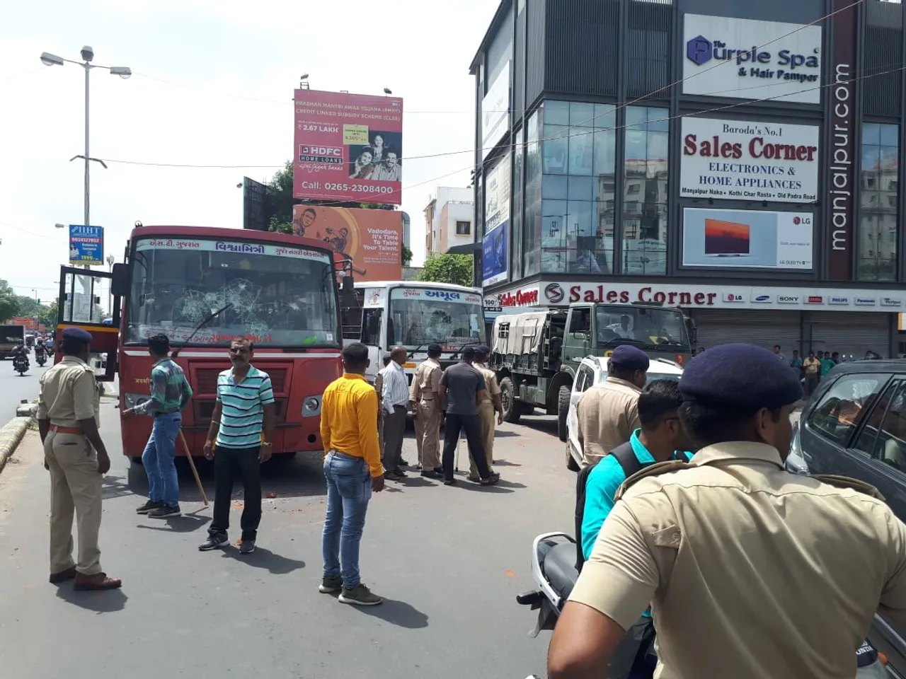 Mixed response at Vadodara of Bharat Bandh called by Congress