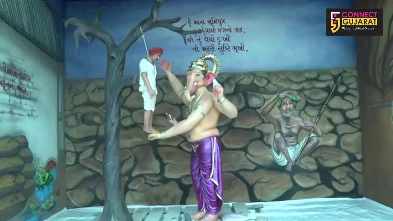 Ekdant Yuvak Mandal in Vadodara showcasing the condition of debt ridden farmer in Ganeshotsav