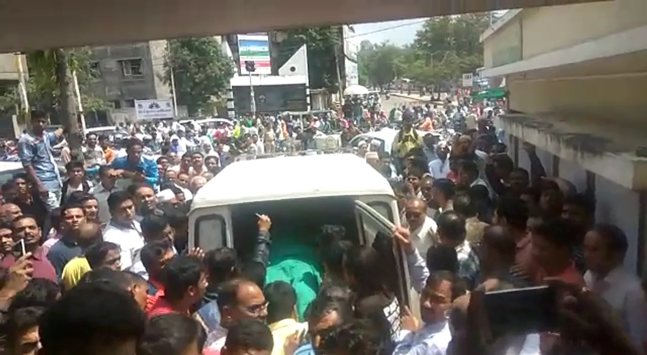 Dal broker fired four rounds on owner of Arihant mill in Dahod
